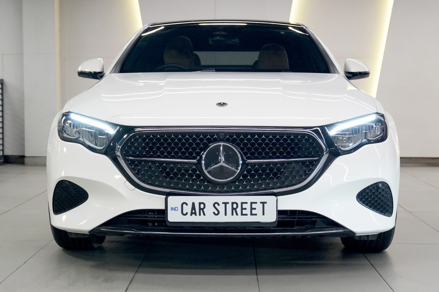 Mercedes-Benz E-Class  E200